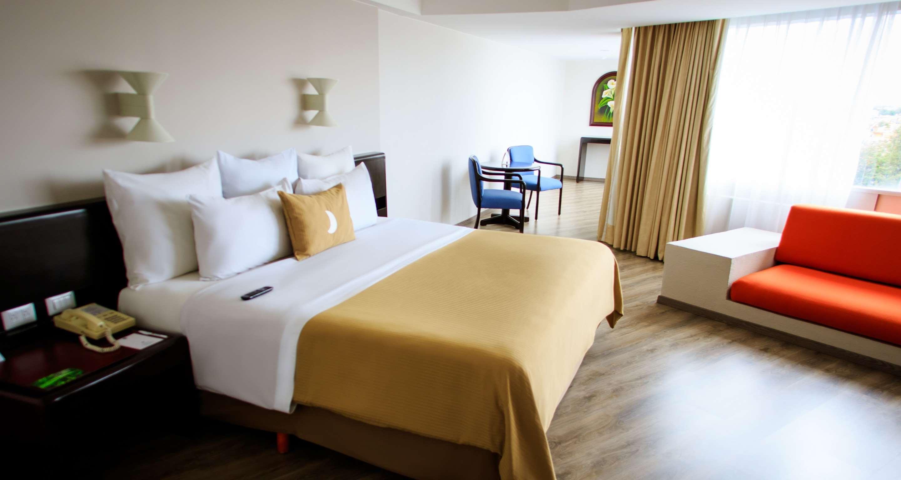 Grand Cantalagua Hotel Morelia, BW Signature Collection Exterior foto A room at the hotel