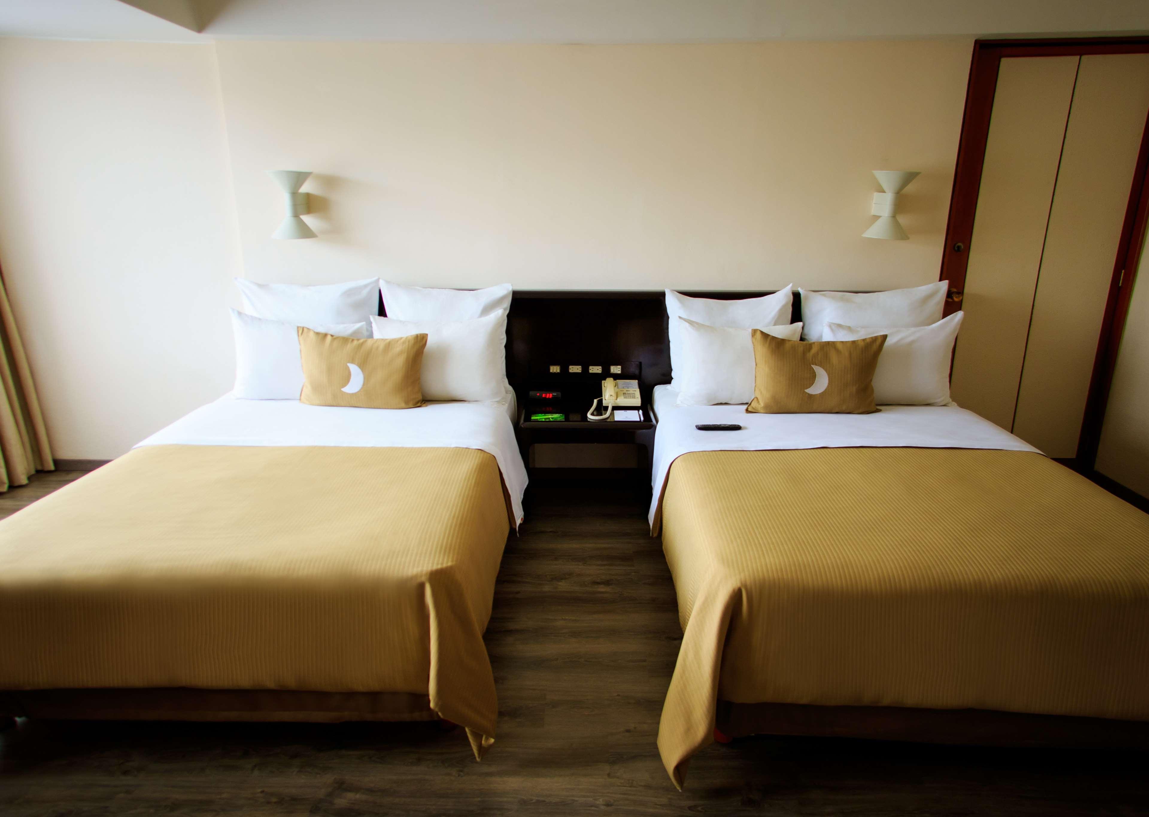Grand Cantalagua Hotel Morelia, BW Signature Collection Exterior foto A room at the hotel