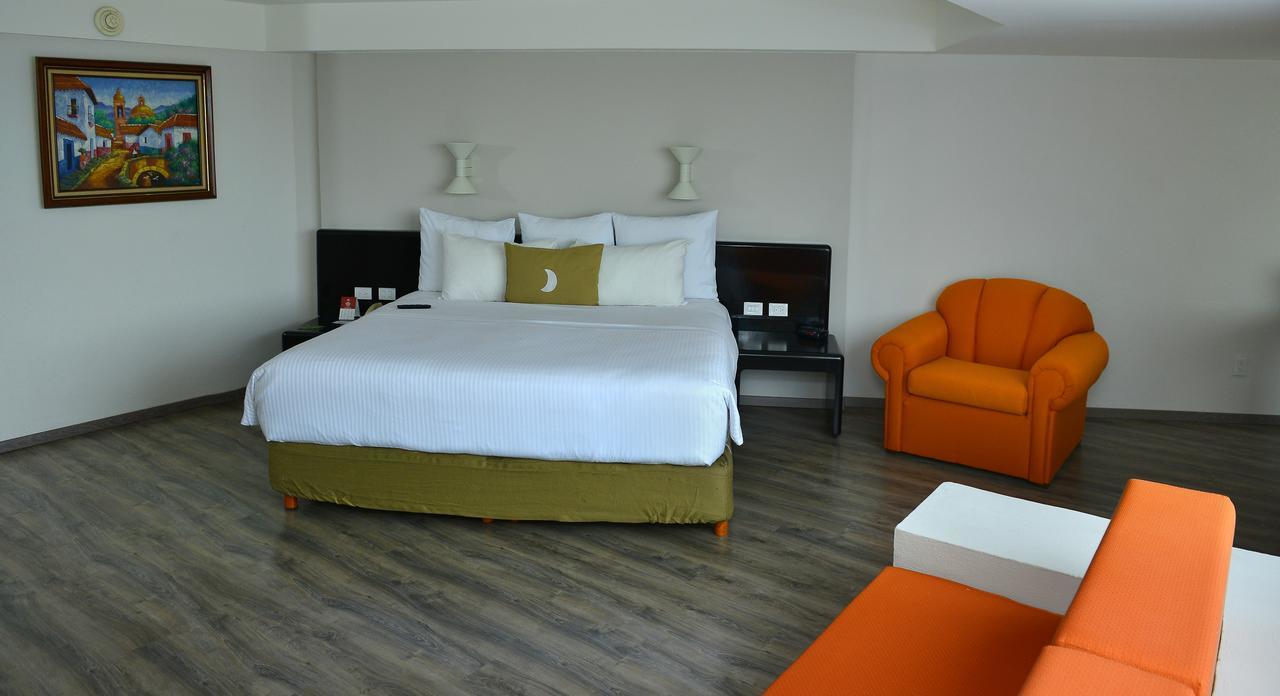 Grand Cantalagua Hotel Morelia, BW Signature Collection Exterior foto A room at the hotel