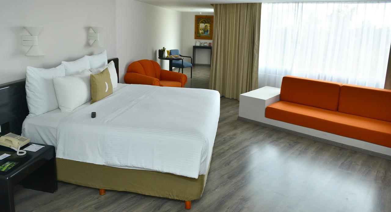 Grand Cantalagua Hotel Morelia, BW Signature Collection Exterior foto A room at the hotel